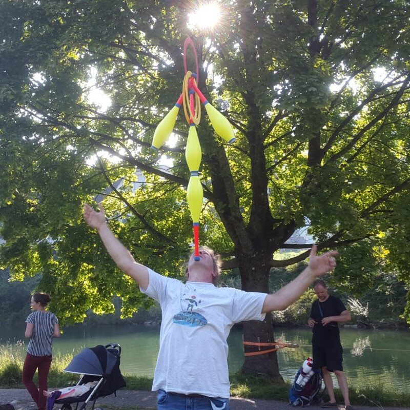 Spontaneous Open Stage: Showcase Your Tricks